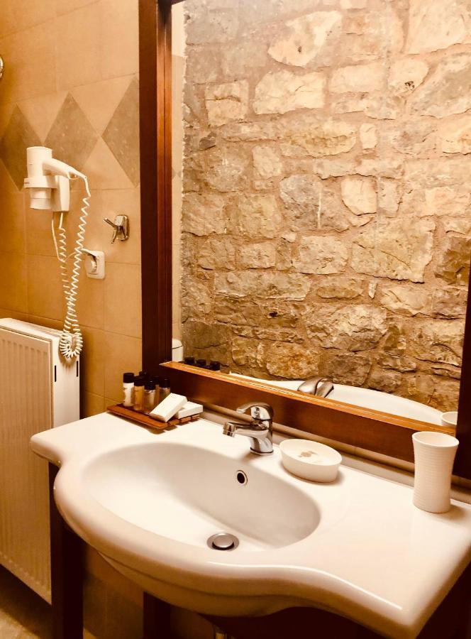 Alpen House Hotel & Suites 아라초바 외부 사진