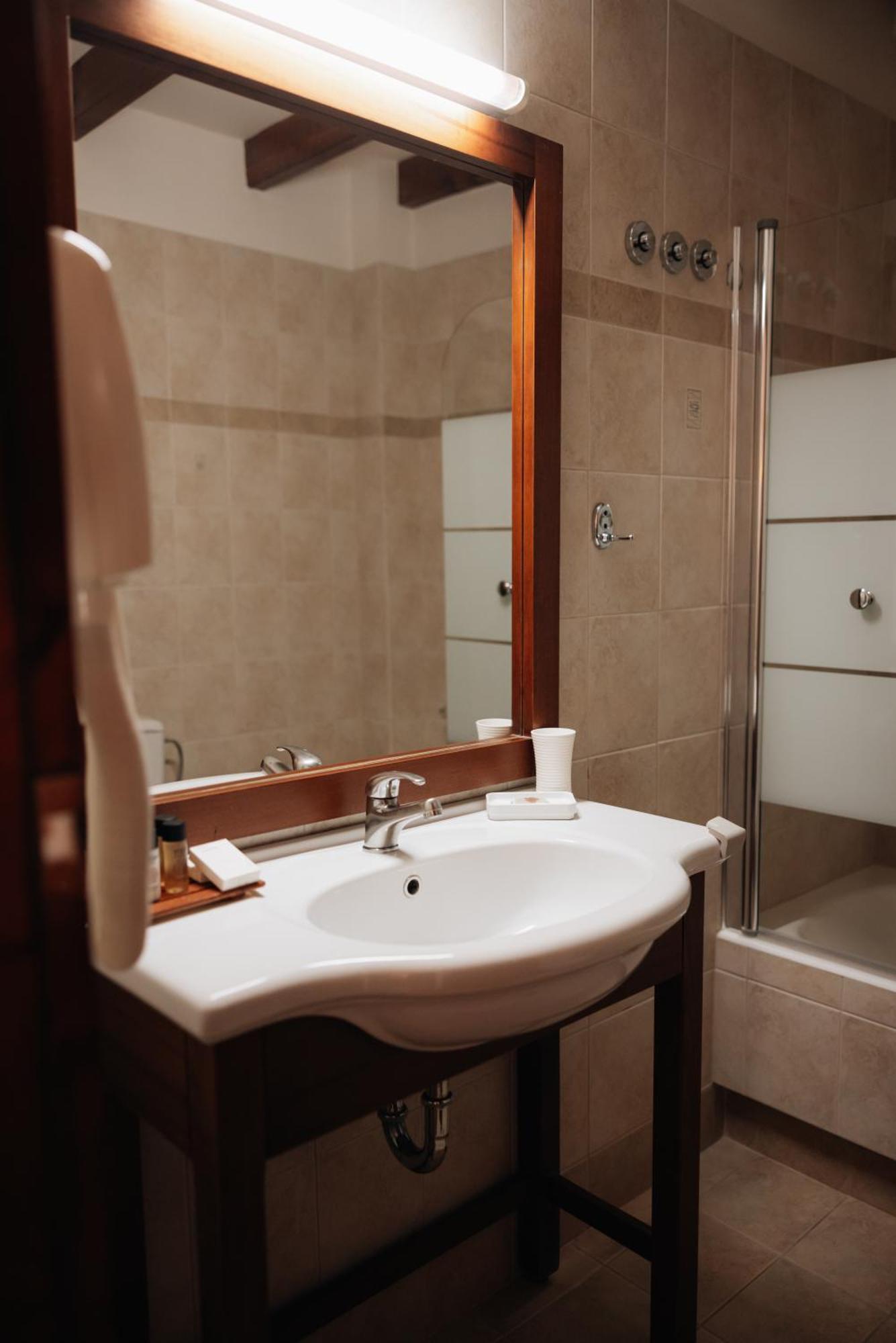 Alpen House Hotel & Suites 아라초바 외부 사진