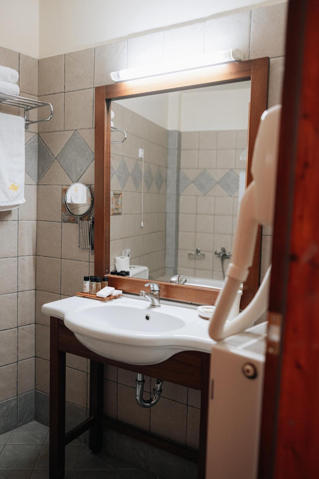 Alpen House Hotel & Suites 아라초바 외부 사진